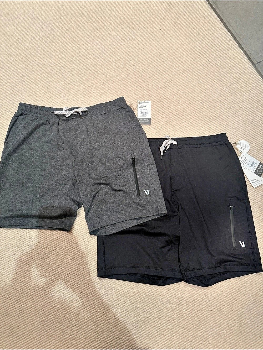 TWO Pairs Brand New Size L Mens Vuori Kore Short Athletic Shorts in Bla